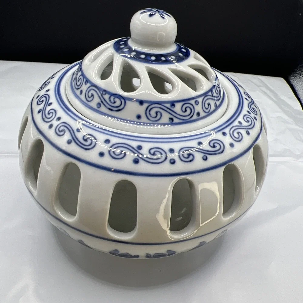 Bombay Company Blue & White Porcelain Chinoiserie Potpourri Tealight Incense Jar